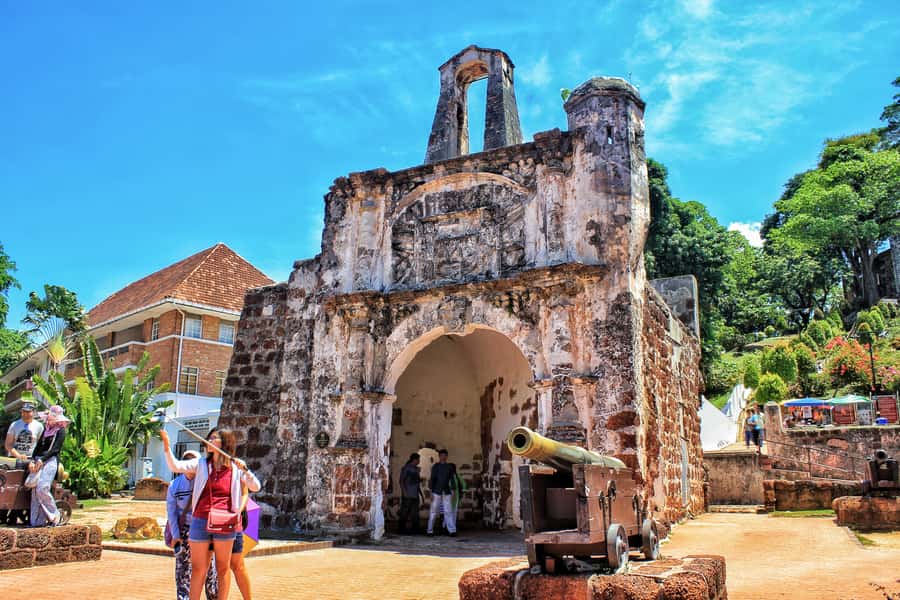 From Kuala Lumpur: Historical Melaka Day Tour with Lunch - A’Famosa and Porta De Santiago: why the first stops set the tone