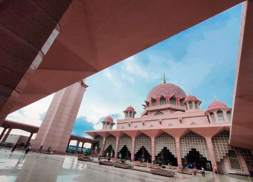 Malacca Instagram Tour: Top Spots (Private & All-Inclusive) - Jonker Street: Where the Photos and Snacks Meet