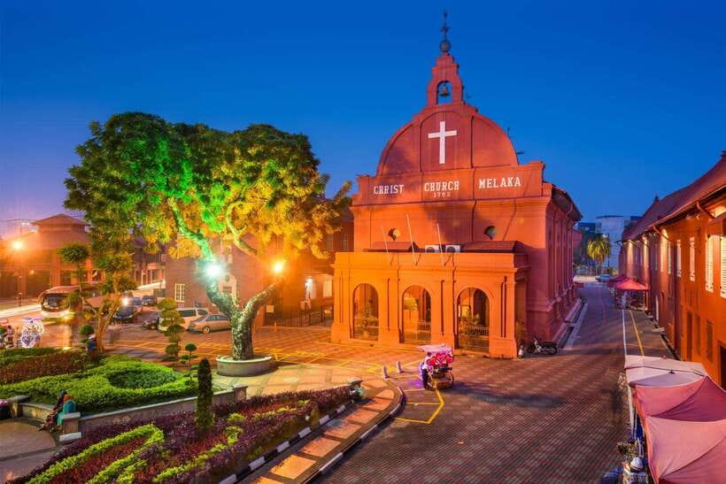 Malacca & Putrajaya Tour - Jonker Street time: where the city turns street-level and snack-level
