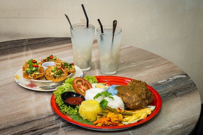Small Group Melaka After Dark Food Tour - Jalan Bunga Raya Pantai: older trading streets at night
